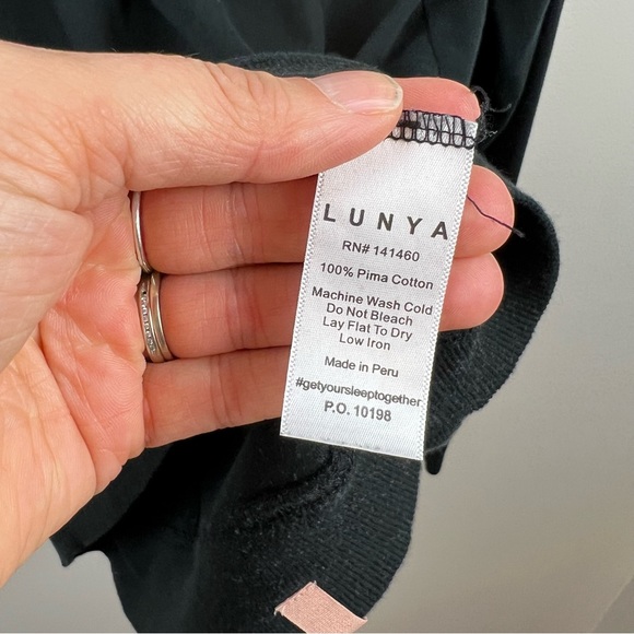 Lunya Pima Long Sleeve Crew T-shirt Womens Size Small Black Thumbholes Lounge - Picture 10 of 10